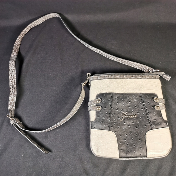 Guess purse - Picture 3 of 7